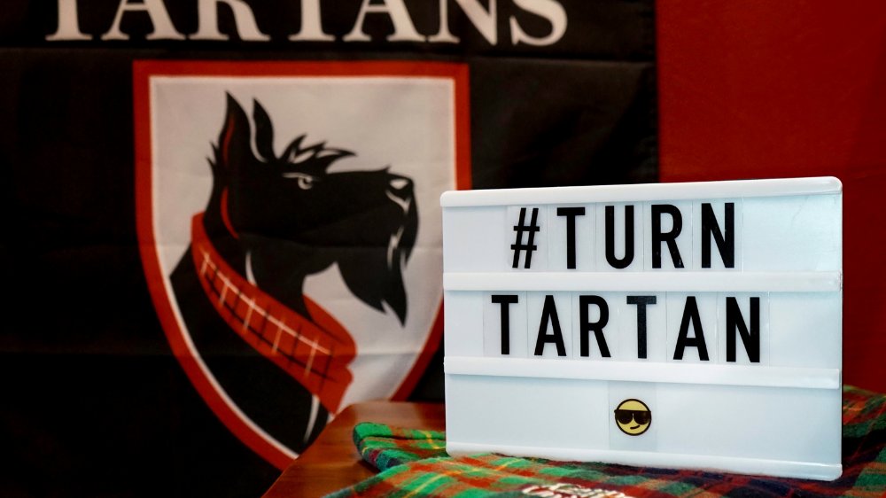 Turn Tartan sign with Scotty