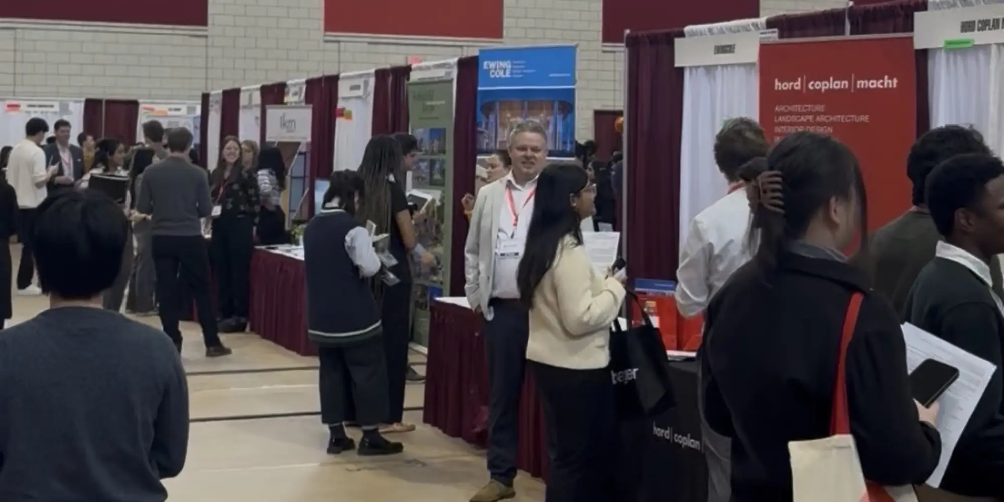 Photo of the STEAM career fair and the booths 
